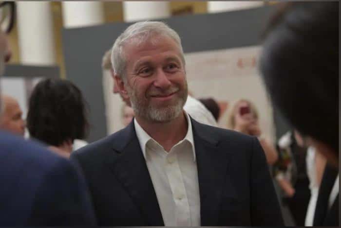 Абрамович и дочь Ельцина на премьере спектакля о Борисе Рыжем в Екатеринбурге