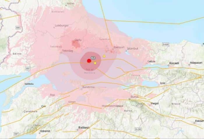 Мощные землетрясения накрыли турецкий Стамбул: последствия и реакция властей