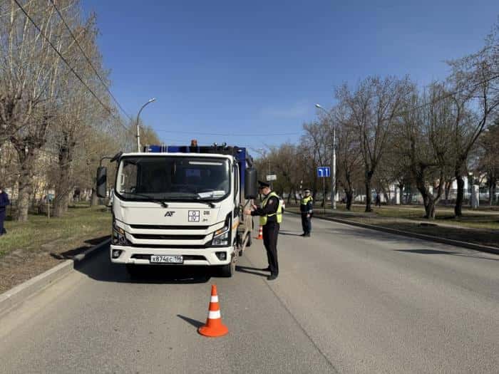 "Спешил на тренировку по плаванию": родителей сбитого мусоровозом мальчика в Каменске-Уральском ждет проверка инспектора ПДН 