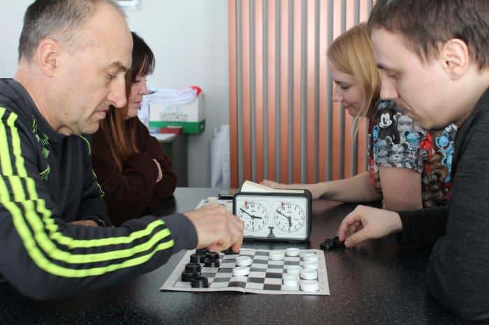 На КУЗОЦМ прошли турниры по шахматам и шашкам