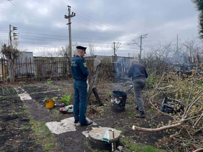 Жгла траву и мусор на участке: в Каменске-Уральском оштрафовали дачницу