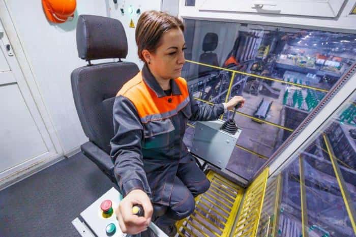 На СинТЗ запустили в работу новый электромостовой кран