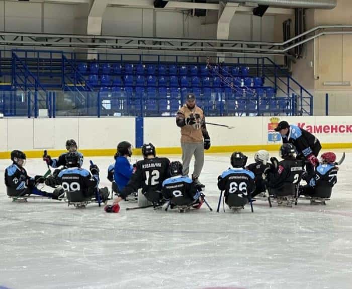 Второе дыхание для детей с ограниченными возможностями: в Каменске-Уральском организована детская команда по следж-хоккею