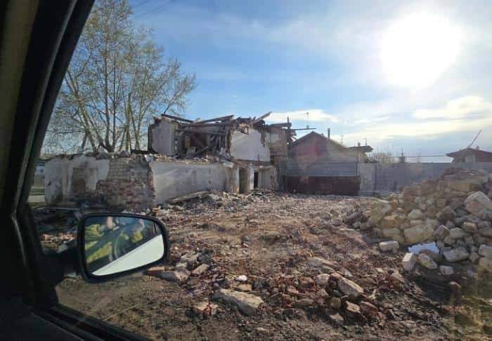 Ветхое жилье уходит в прошлое: в Каменске-Уральском снесли уже один дом, впереди — восемь