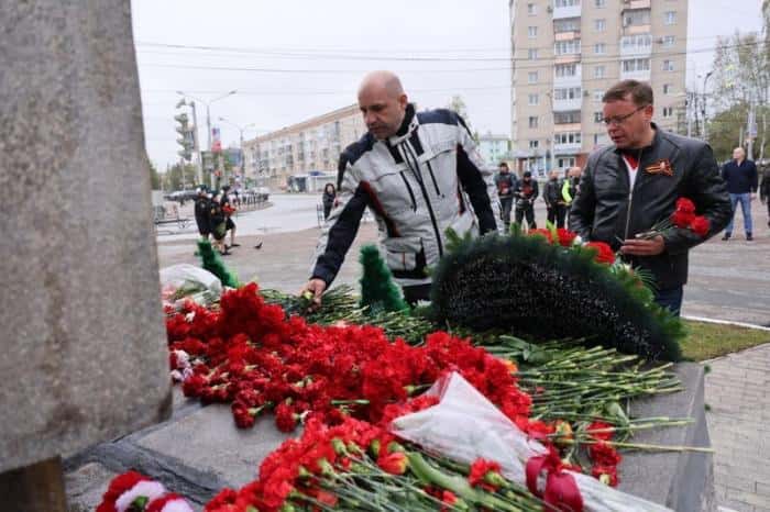 Полпред президента Артем Жога утром 10 мая посетил Каменск-Уральский