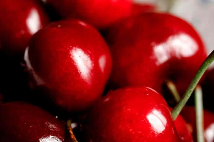 Первая партия черешни и абрикосов из Узбекистана приехала в Свердловскую область