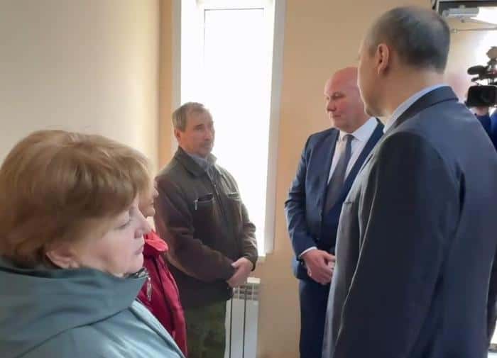 Жители села Позариха под Каменском-Уральским пожаловались Паслеру на затопление домов  