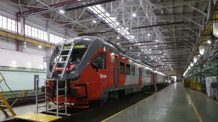 Как СвЖД готовится к летнему наплыву пассажиров: новые поезда и удобства для дачников