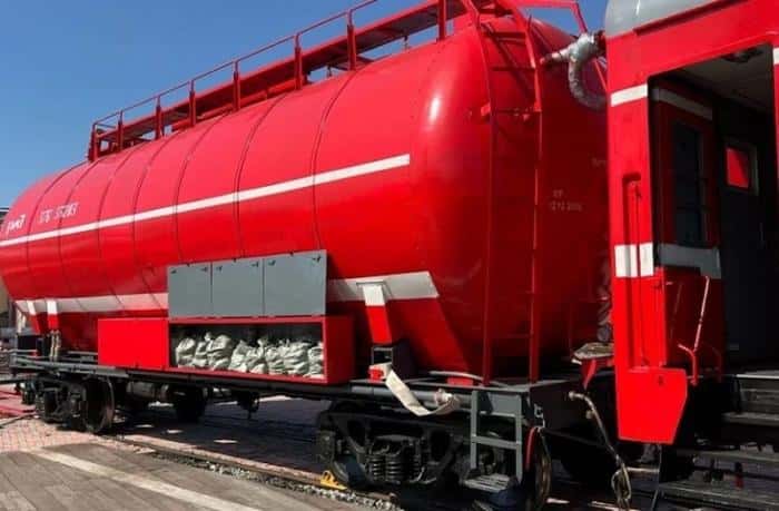 180 тонн воды на борту: СвЖД подготовила пожарные поезда к летнему сезону