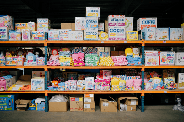 Опасные игрушки на полках: как контрафакт попадает в детские магазины Екатеринбурга?