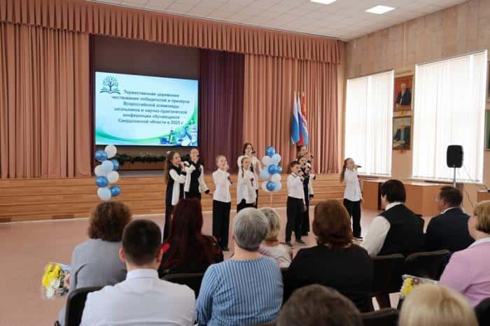 Будущее России: в Каменске-Уральском наградили самых талантливых школьников 