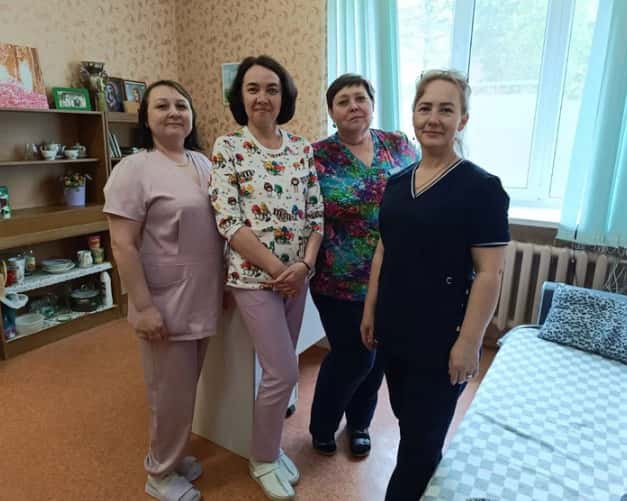 Экстренные роды под Екатеринбургом: как врачи приняли малышку в машине  