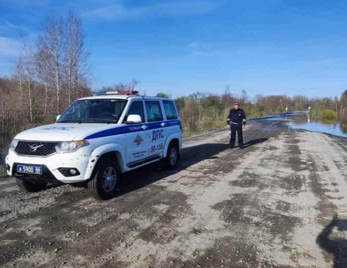 Водная блокада: в Свердловской области подтоплены дороги и мосты