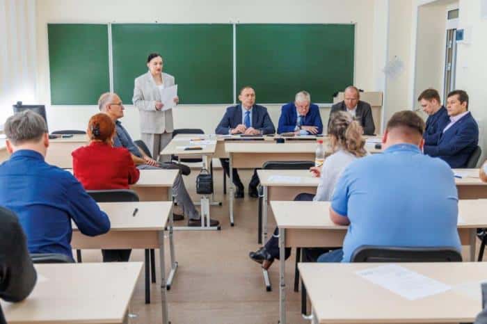 Управляющий директор СинТЗ принял экзамены у студентов филиала УрФУ