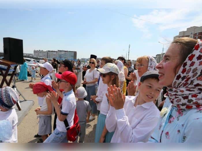 В Каменске-Уральском отметили День защиты детей благотворительной акцией "Белый цветок"
