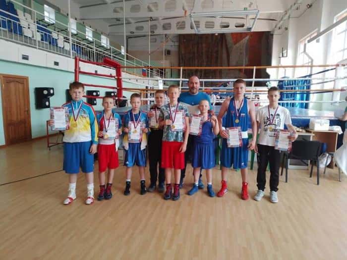 Молодые боксёры из Каменска-Уральского завоевали 6 медалей сразу на турнире в Ишиме