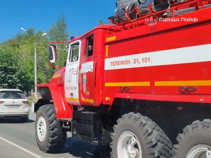 Каменск-Уральский охватили пожары: за один вечер — шесть возгораний