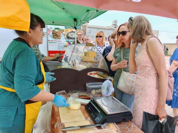 Очереди за сыром и медом: как в Каменске-Уральском на День России прошла выставка «Выбираем наше, КАМЕНСКое»