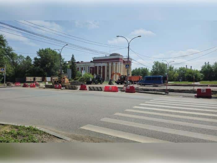 Улица снова открыта: закончился ремонт теплосетей на улице Алюминиевой в Каменске-Уральском