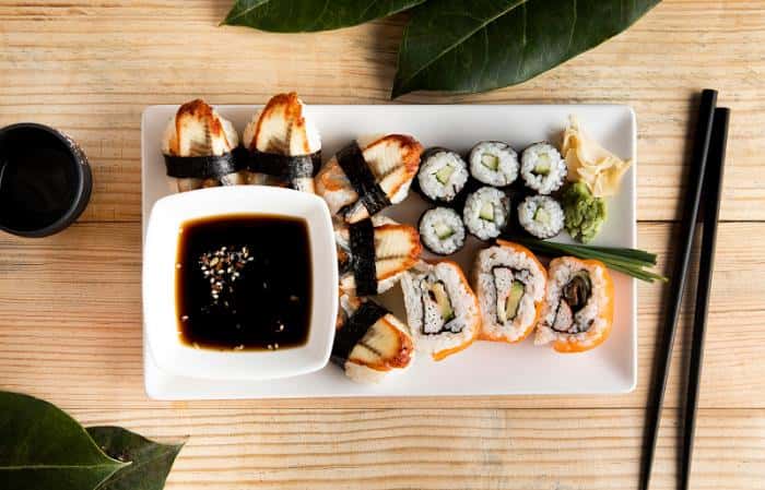 Роллы, доставка и «ЗОЖ» подделка: рост отравлений в России связан с популярностью готовой еды 