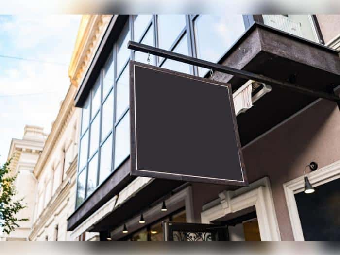 Вывески на иностранных языках под запретом: что изменится с 1 марта 2026 года