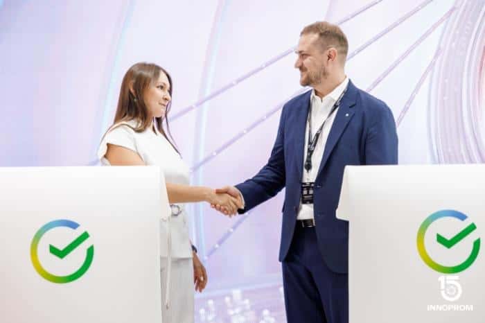 Сбер запустит 11 цифровых проектов с уральскими компаниями: ИИ в стройке, умные отели и «облачные» лифты