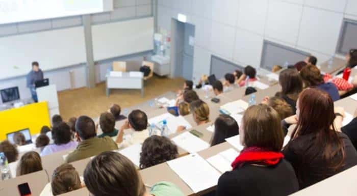 Кто и как сможет бесплатно попасть в вуз в 2025 году: названы приоритеты