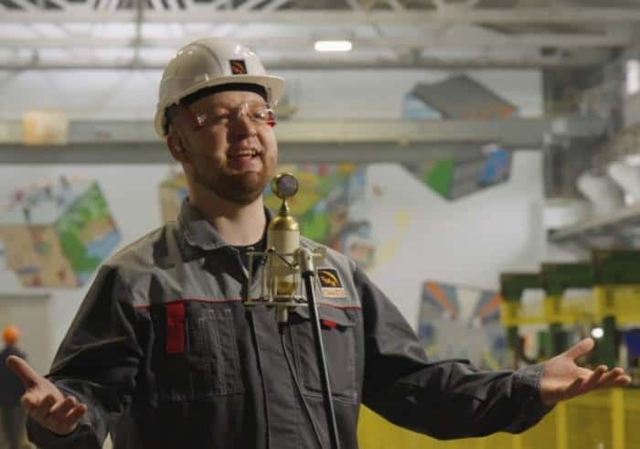 «Весна на Заречной улице»: работники ТМК перепели советский хит ко Дню металлурга