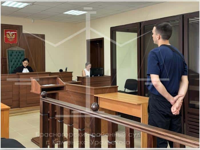 Влез в полицейскую машину и стал материться: жителя Каменска-Уральского арестовали за хулиганство