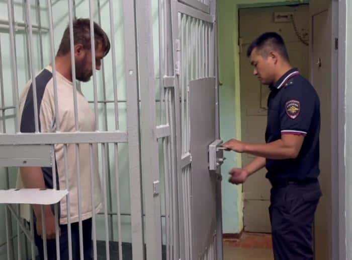 Украл мясо, водку и мороженое: полиция Каменска-Уральского задержала «голодного вора»