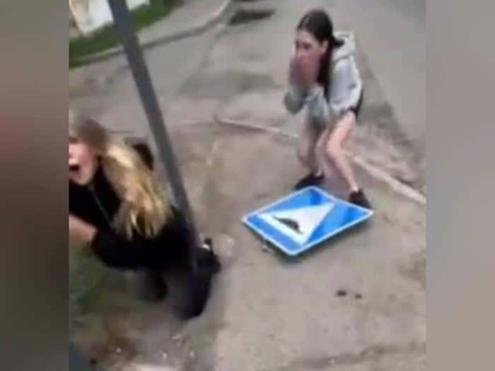 Интернет-тренд довел до больницы: уральская школьница сломала челюсть, копируя «распятие» Канье Уэста