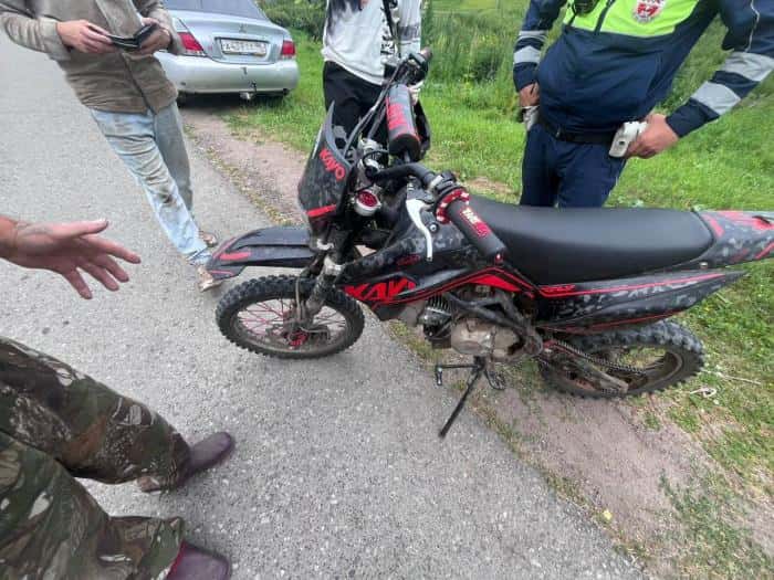 14-летнего питбайкера поймали под Каменском-Уральским. Его отец получил штраф