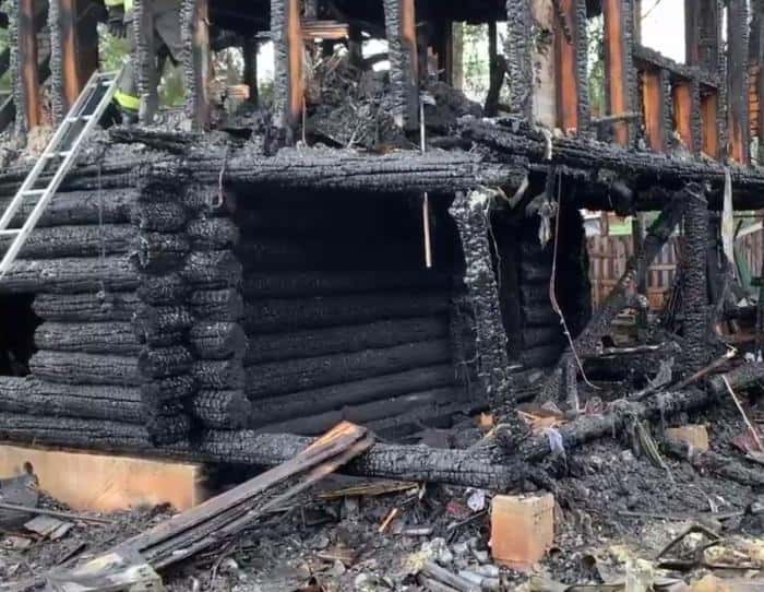 «Купили дом — и сгорели спустя неделю»: подробности страшного пожара в поселке под Екатеринбургом