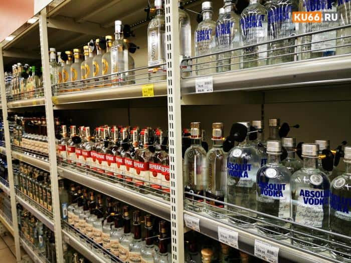 Советский опыт: в России могут сократить время продажи алкоголя до 19:00