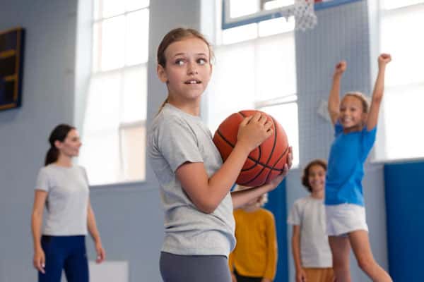 В Госдуме хотят изменить ГОСТ на школьную форму и обязать вводить спортивный комплект