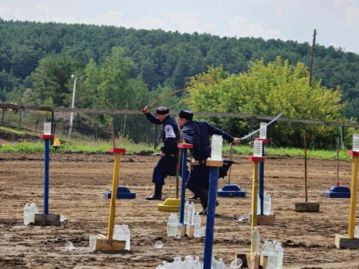 Серьёзные соперники — тюменцы и челябинцы: как Каменск-Уральский забрал кубок по рубке шашкой