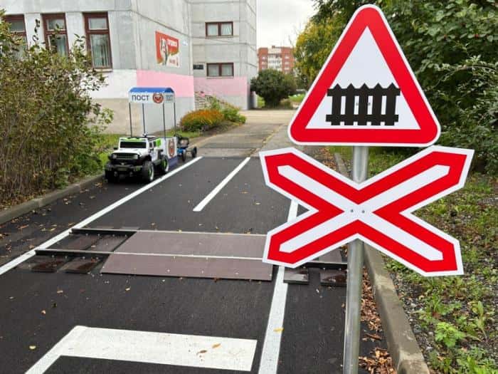 Светофоры, картинги и «зебры»: в Каменске-Уральском открыли первый школьный автогородок за 7,2 млн рублей»