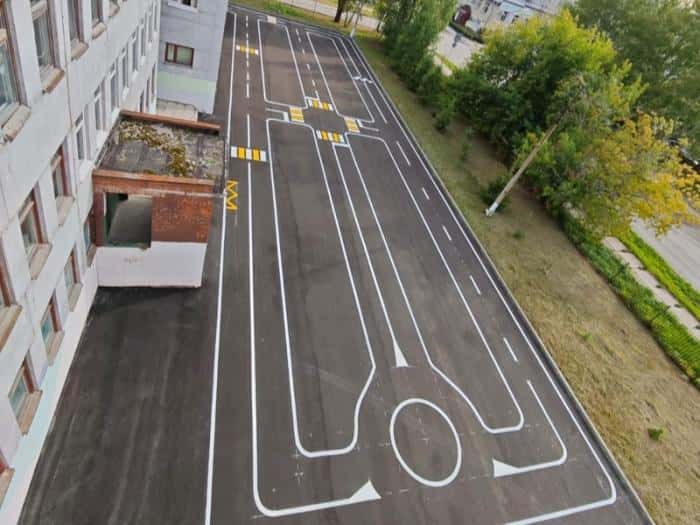 Школа №60 в Каменске-Уральском открыла автогородок: как дети будут учиться ПДД на настоящей мини-улице