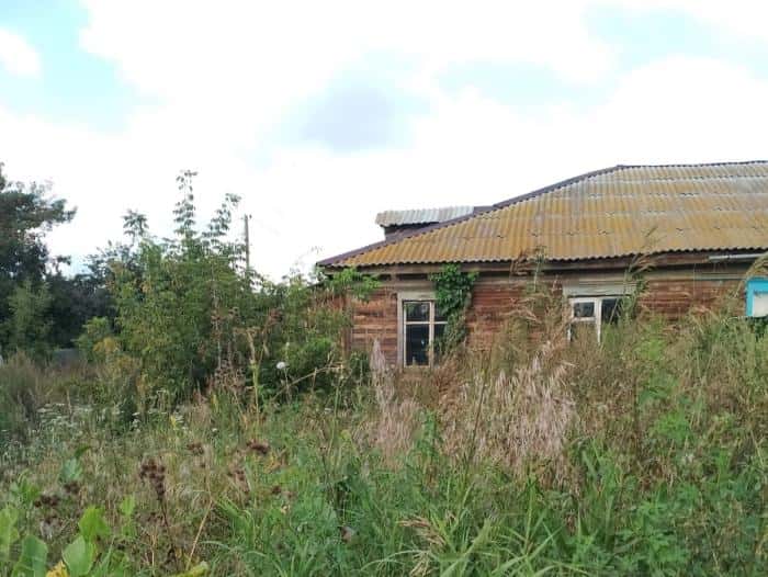 Страшно жить: в Каменске-Уральском люди застряли в полупустом доме-призраке