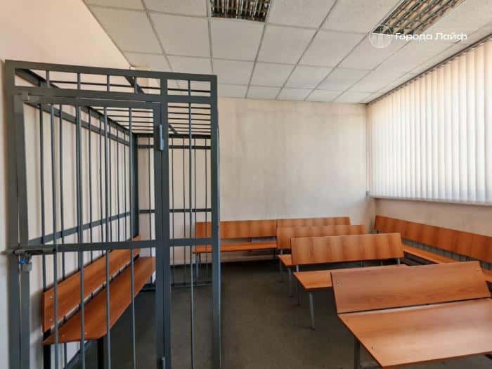 «Все из-за сломанного шпингалета»: житель Каменска-Уральского ударил соседа табуреткой и получил условный срок