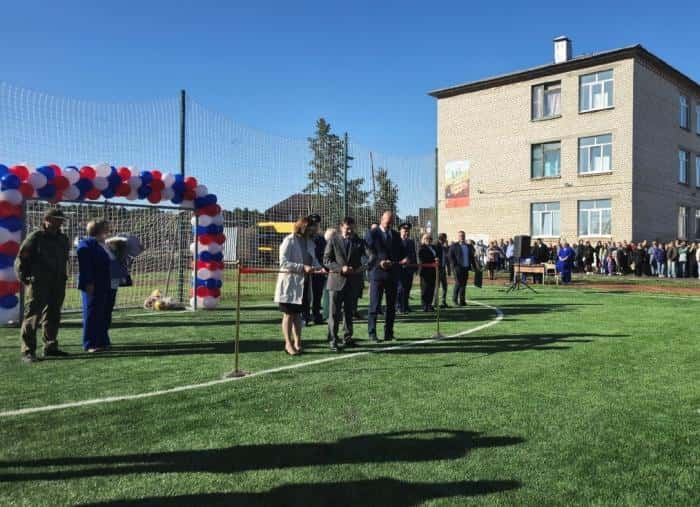 Новый школьный стадион и спортивная площадка открылись в селе Позариха под Каменском-Уральским