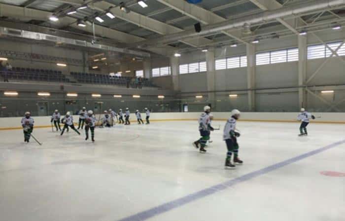 Тренировка закончилась трагедией: школьник скончался прямо на льду