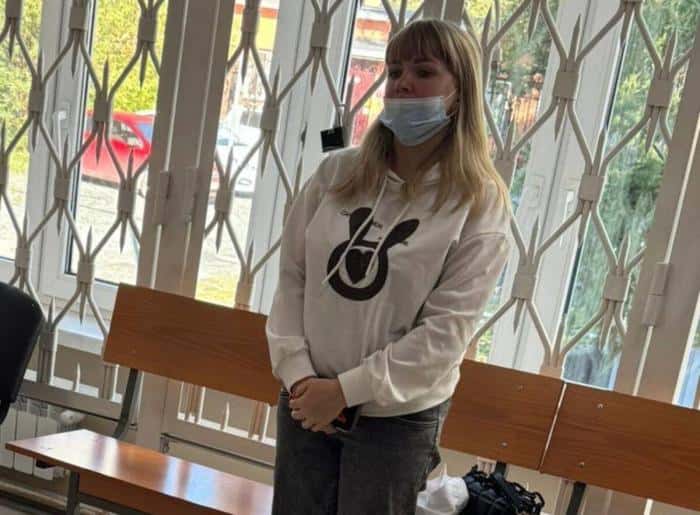 100 тысяч на альбомы и ленты? На Урале родительница обманула других родителей