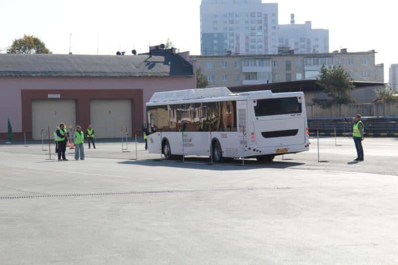 Не прольёт ни капли: как водители автобусов боролись за звание самого назвали лучших водителей автобусов Свердловской области