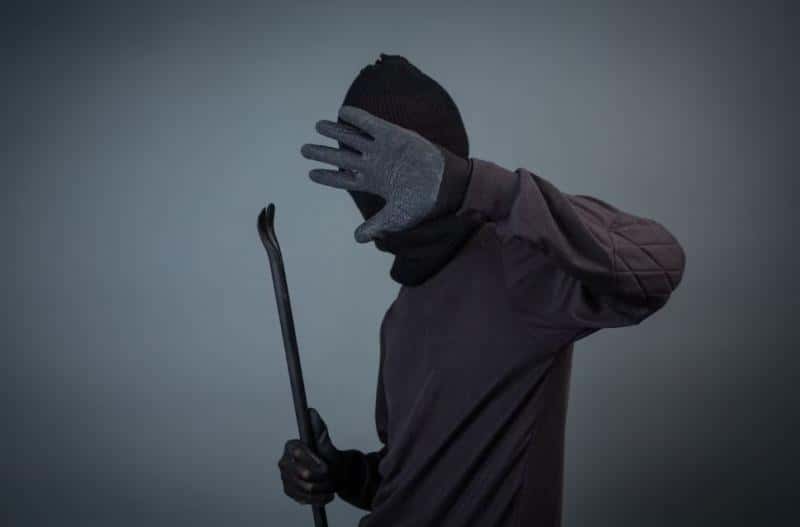 «Советуем поставить камеры»: в Каменске-Уральском стали больше воровать и нападать на людей