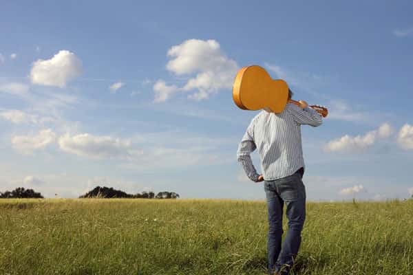 «Песни живут месяц — и забываются»: автор хитов «Любэ» рассказал, чего не хватает российской музыке