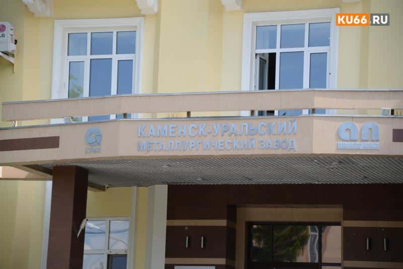 Металлурга в Каменске-Уральском уволили за уход с работы на минуту раньше: мужчина обратился в суд