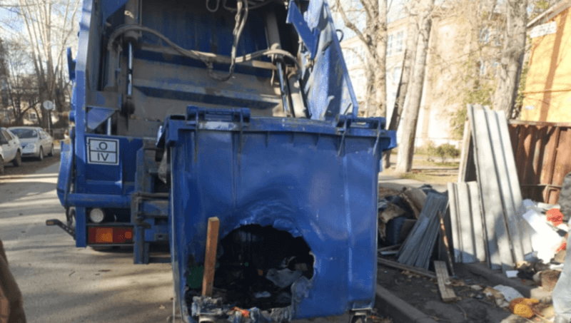 Металл против вандалов: в Каменске-Уральском меняют пластиковые контейнеры после серии поджогов