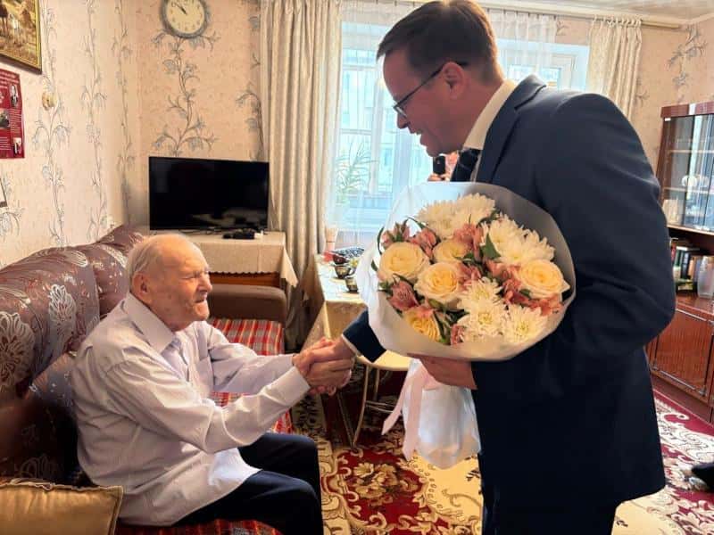 Ветерану ВОВ и Почетному гражданину Каменска-Уральского Дмитрию Дементьеву исполнилось 103 года