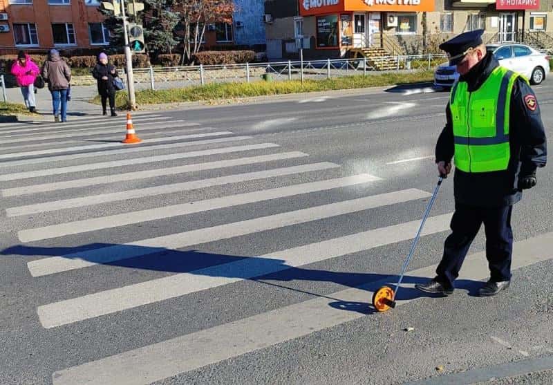Пьяный водитель в Каменске-Уральском выехал на красный, сбил пешехода и скрылся с места ДТП